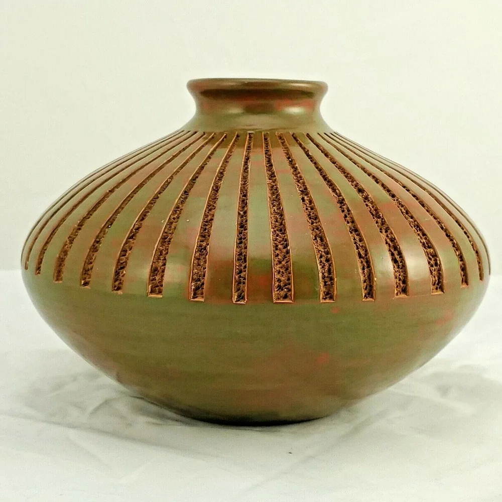 Nicaraguan Studio Pottery Vase Vessel Artisan Earthenware Incised Lines Green